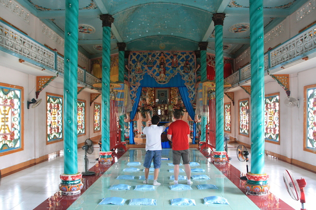 Interior del templo, con el altar al fondo