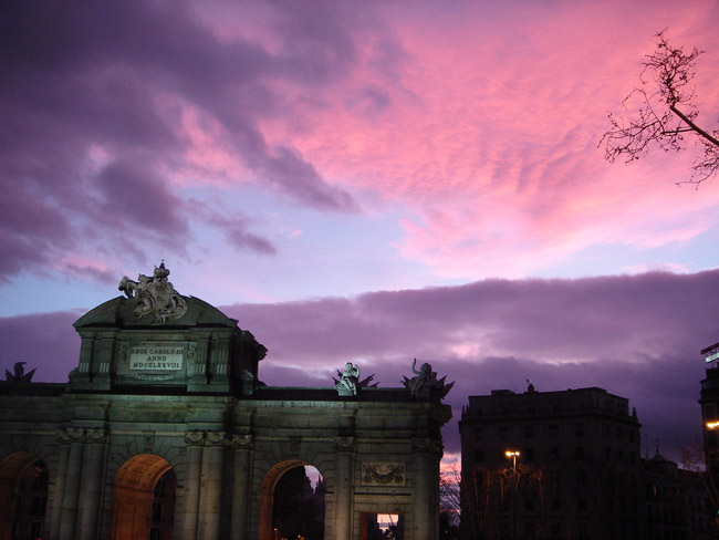 Atardecer en la Puerta de Alcalá