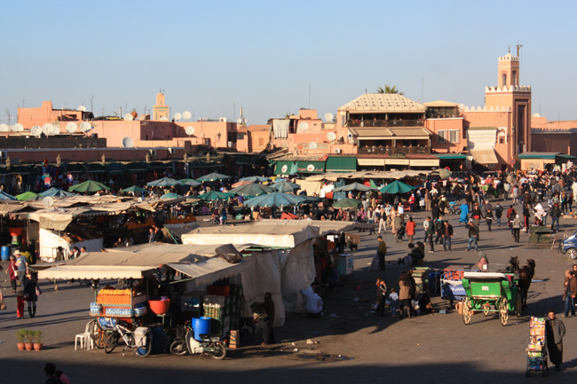 Un rincón de la plaza Jemaa El Fna, seguro la más famosa de Marrakech y quizás de África